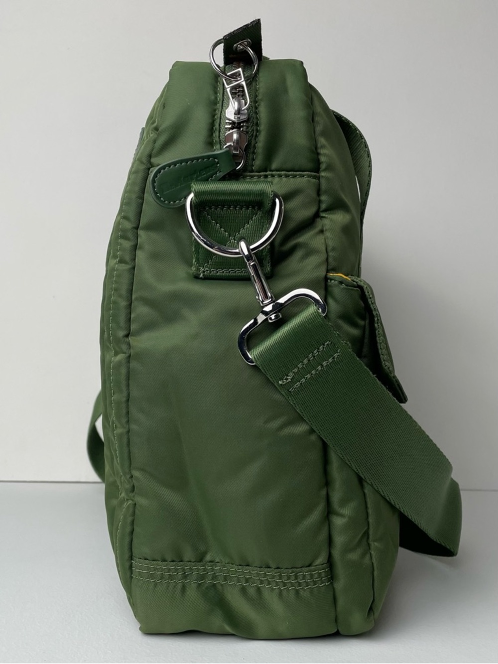 Dr. Martens Olive Green Nylon Messenger Bomber Jacket Utility Flight Bag - Picture 6 of 16